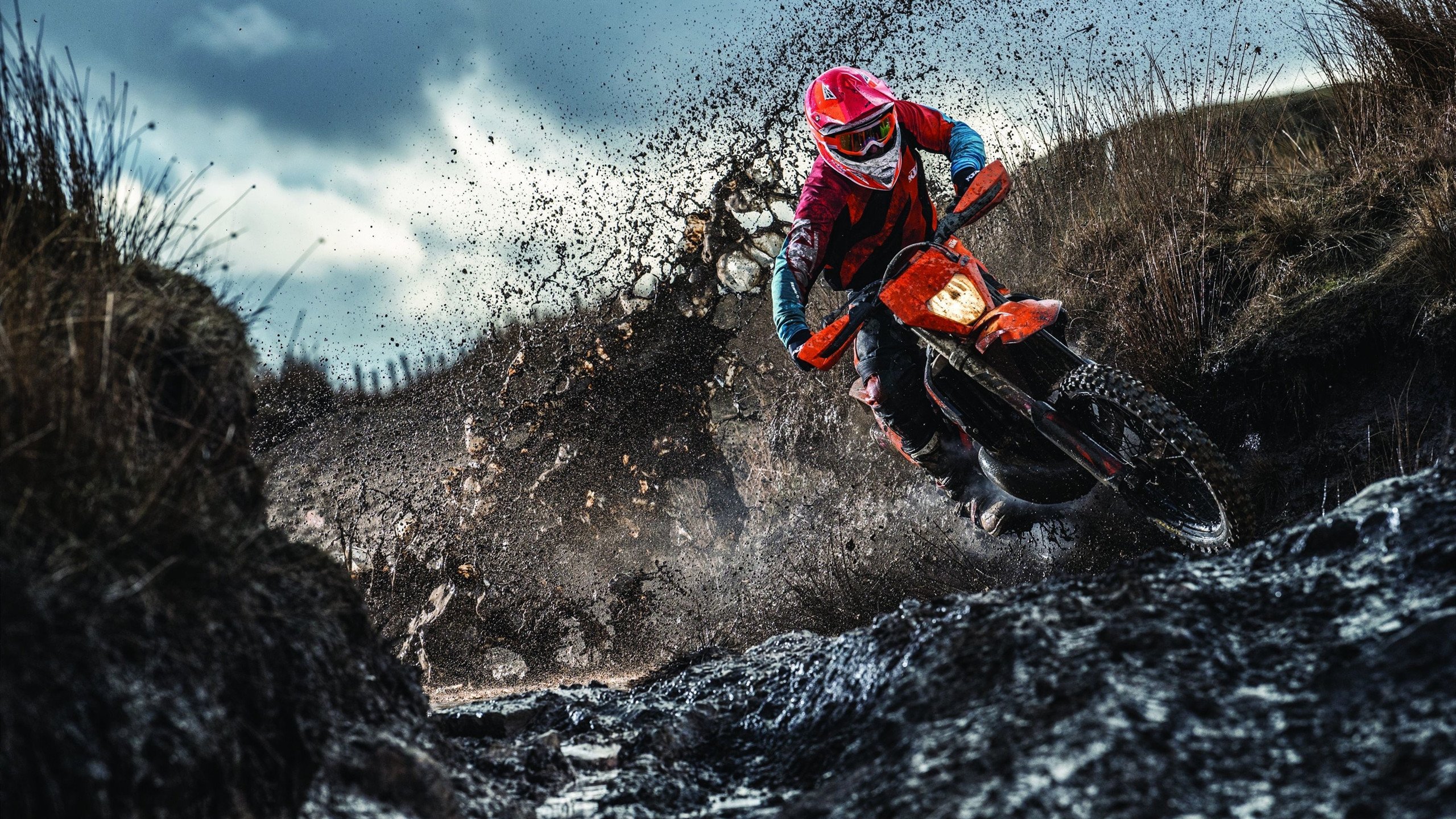 库里逆天远投：每一粒三分都成为比赛的转折点！，库里投超远三分视频