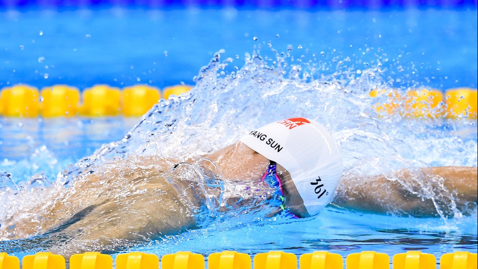 足球趣味运动会在社区广泛展开，提升青少年的参与感和归属感，趣味足球运动会报道稿